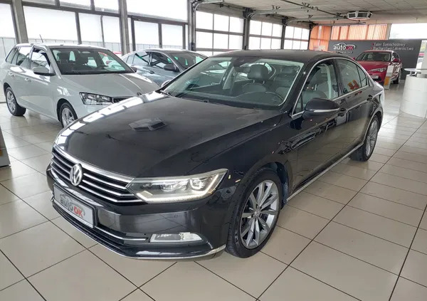 samochody osobowe Volkswagen Passat cena 66900 przebieg: 130165, rok produkcji 2016 z Sulejów